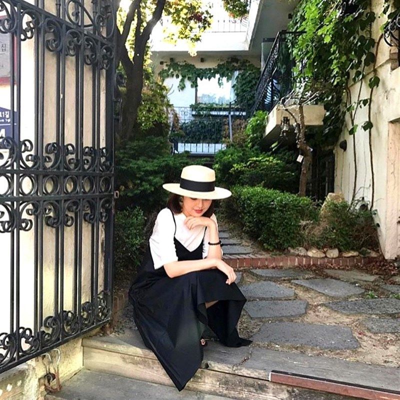 2022春夏优雅简约白色巴拿马编织平顶礼帽女夏天S遮阳度假沙滩草