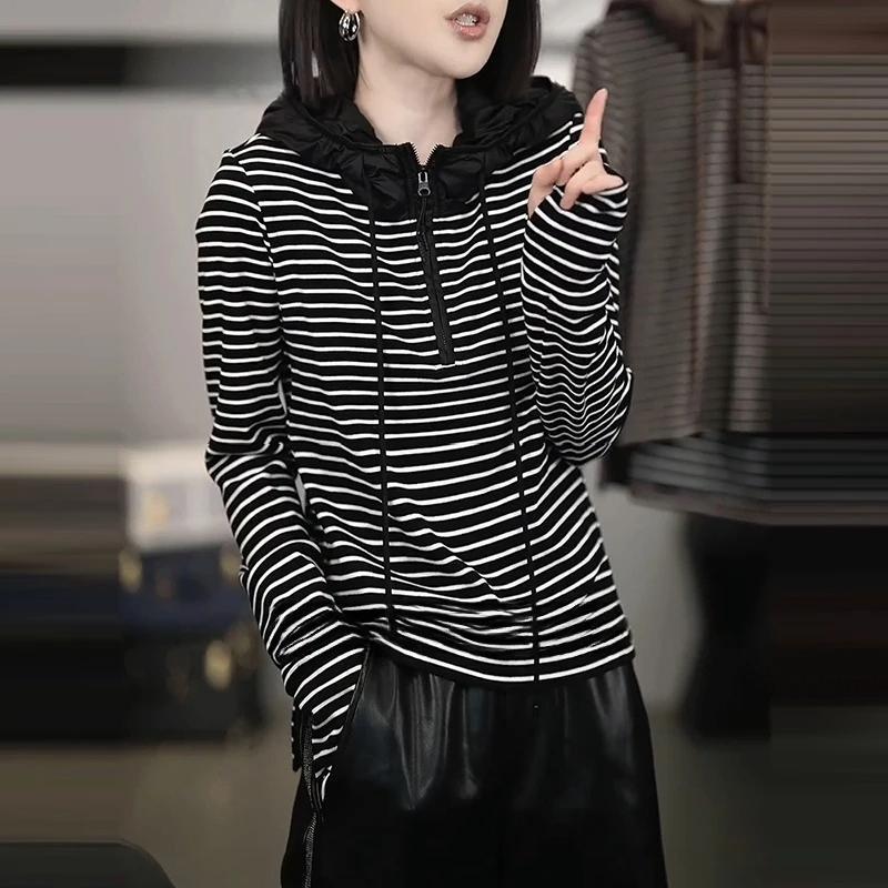 新品时尚简约黑白条纹连帽女款秋冬卫衣撞色设计感休闲显瘦长袖上