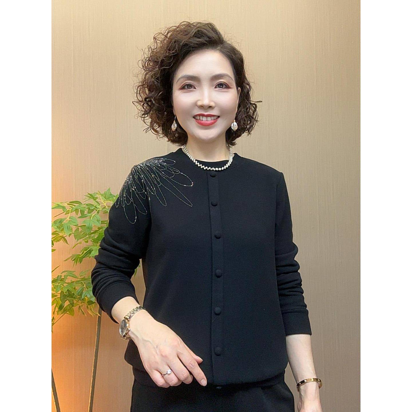 新品中老年时尚女装妈妈打底衫秋冬新款宽松洋气小衫加厚双面绒上