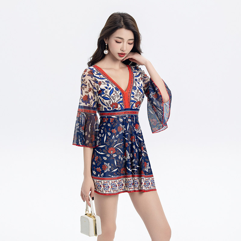 妈妈泳衣中老年女保守大码高级x感连体裙式泡温泉2023新款夏季泳