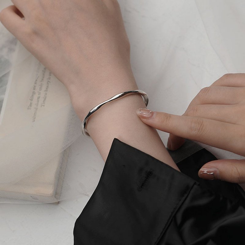 银饰莫比乌斯银手镯女夏小众设计高级感P素圈银手镯首饰手环