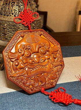 青蚨黄眉e庵桃木狮头咬剑挂摆件