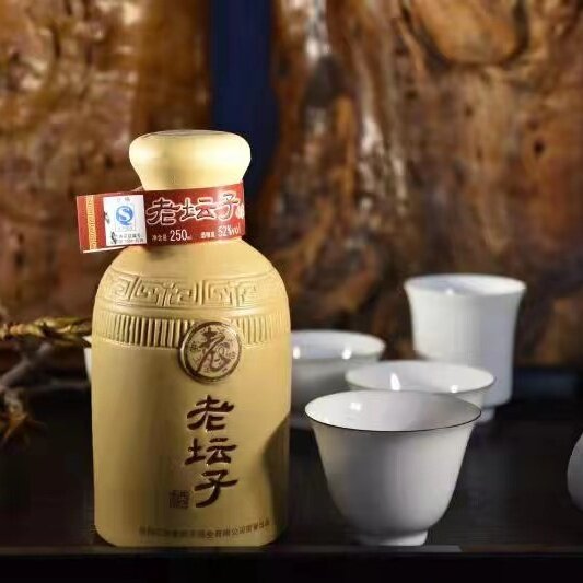 老坛子白酒2016年产老酒 半斤裸瓶简装 浓香型52度250毫升 牡丹江