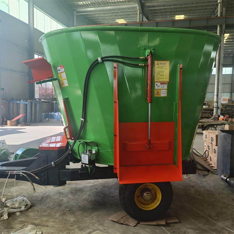 喂养牛羊卧式粉碎搅拌机养殖场24立方草料双轴自动粉碎饲料搅拌机,畜牧/养殖物资,特种养殖设备,淘宝优惠券,粉丝福利购,淘宝优惠卷