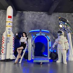 宇航员雕塑商场美陈主题造景太空人大型摆件火箭店装饰玻璃钢户外