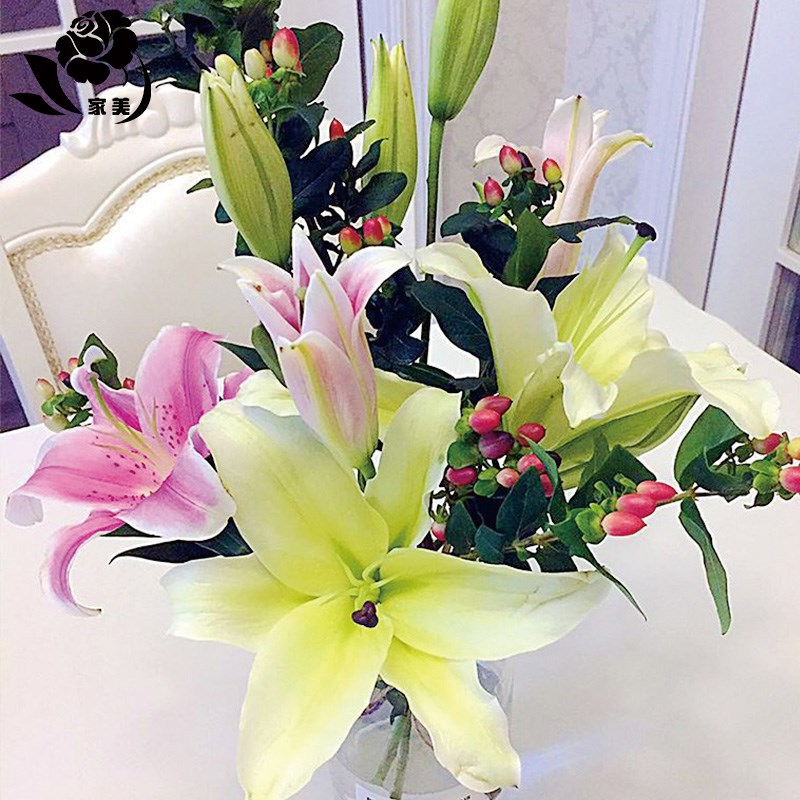 昆明包月鲜花花材混搭有绣球玫瑰桔梗小菊满天星洋牡丹风铃百合等