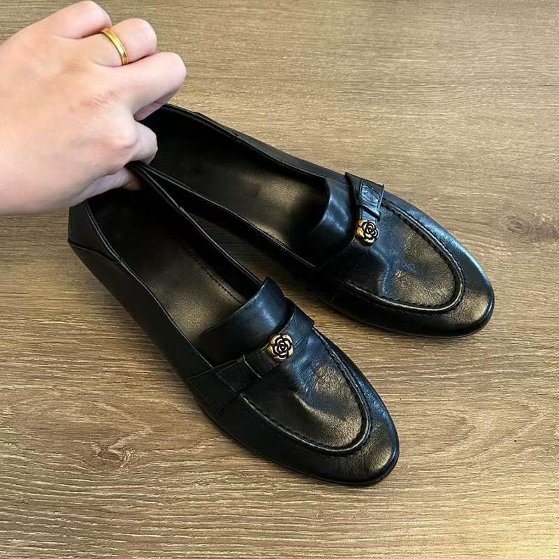 英伦小皮鞋黑色通勤百搭单鞋