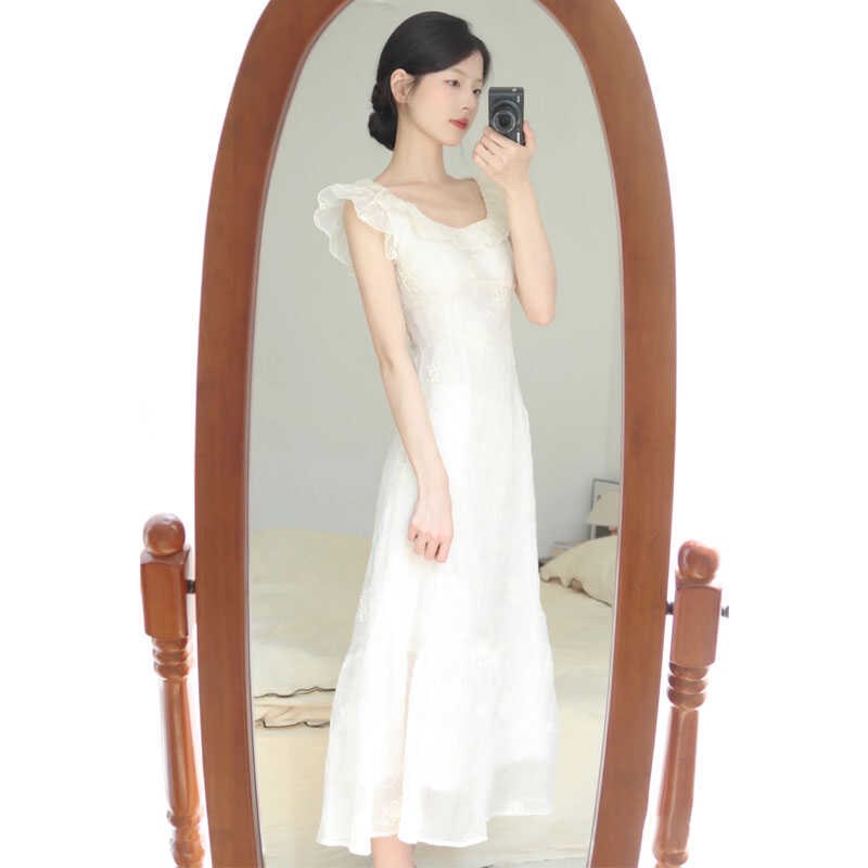 法式复古茶歇连衣裙女夏季新款初恋小白裙海边度假小个子收腰长裙