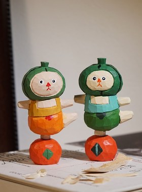 【脚踏锦鲤好运向前】手工木雕小摆件卡通可爱工位趣味摆放装饰品