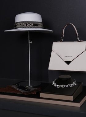 轻奢极简样板衣帽间软装摆件装饰品帽子手套托盘车钥匙搭配组合