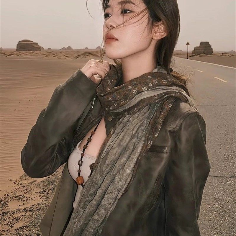 2025碎花围巾女秋冬薄款文艺棕C色古着褶皱防晒长条丝巾系脖氛围