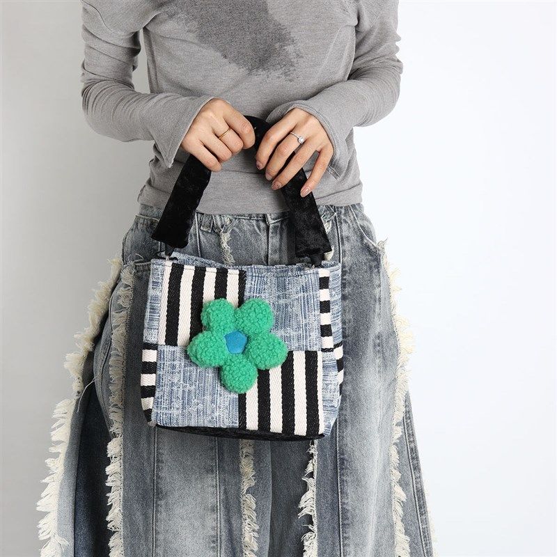 撞色花朵手拎包小众n设计拼接牛仔秋冬新品大容量菜篮子斜挎水桶,箱包皮具/热销女包/男包,水桶包,淘宝优惠券,粉丝福利购,淘宝优惠卷