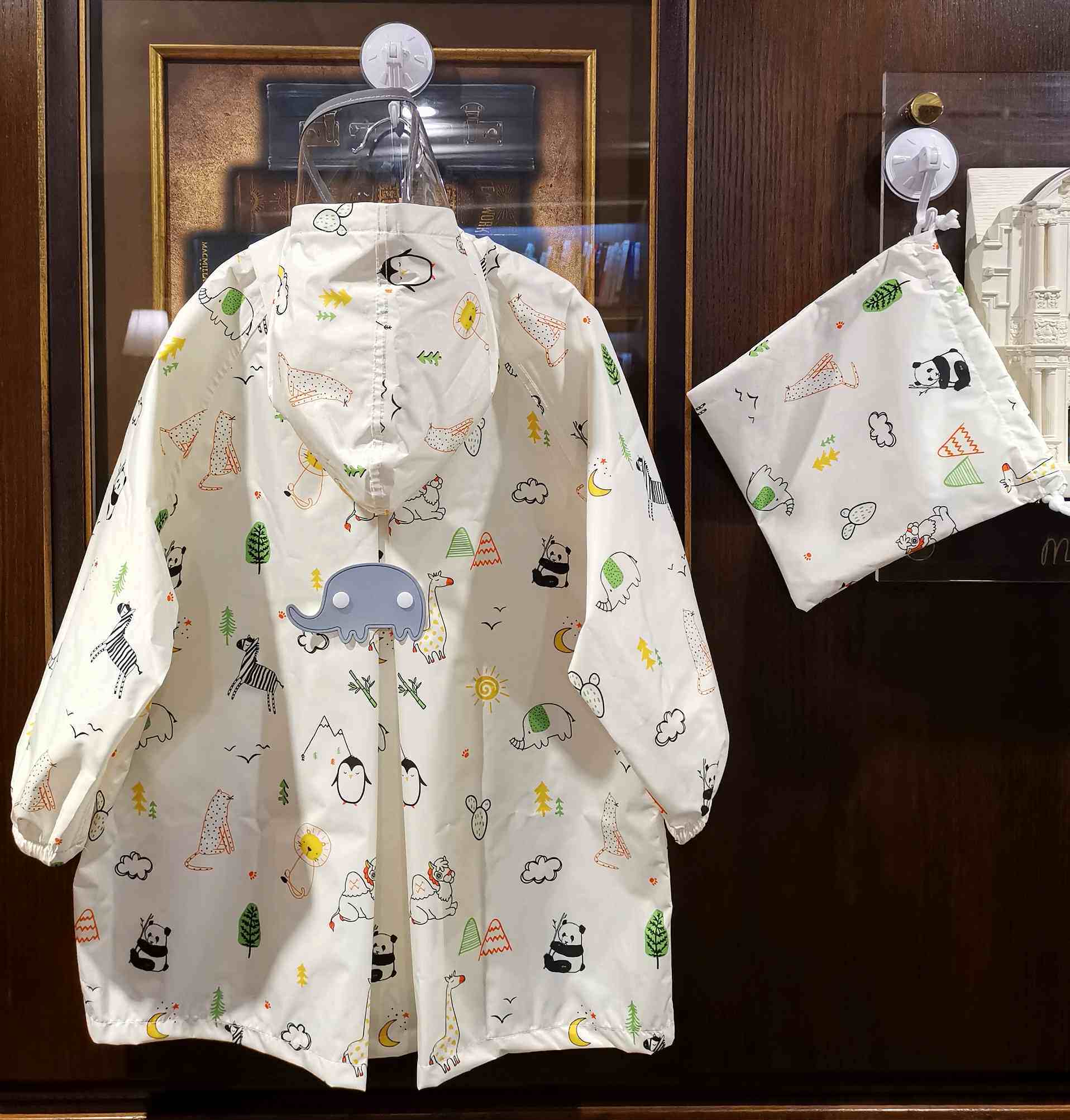 新2025卡通薄款速干透气儿童雨衣男女幼儿园防水雨披小学生书包位