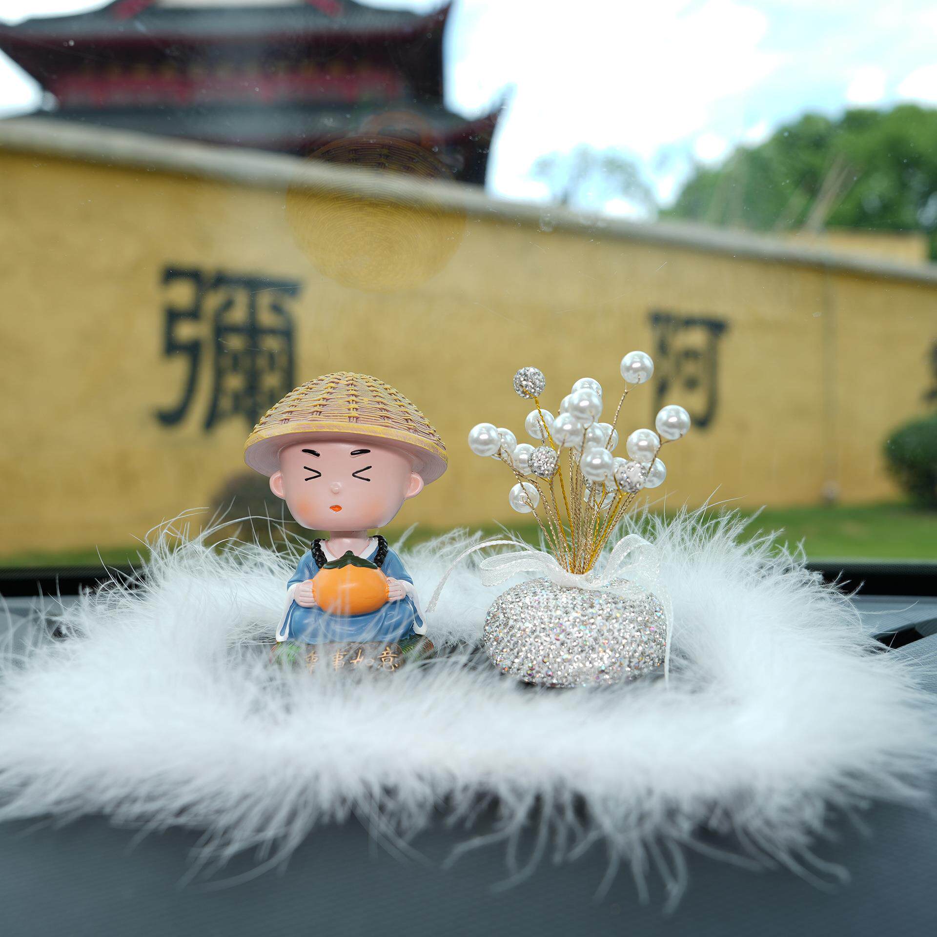 网红可爱车载小和尚汽车装饰品个摆件