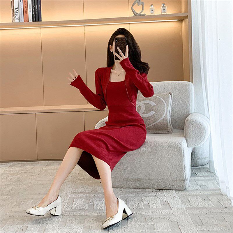 秋冬季新年方领红色针织连衣裙修身长款打底毛衣过膝订婚礼服长裙
