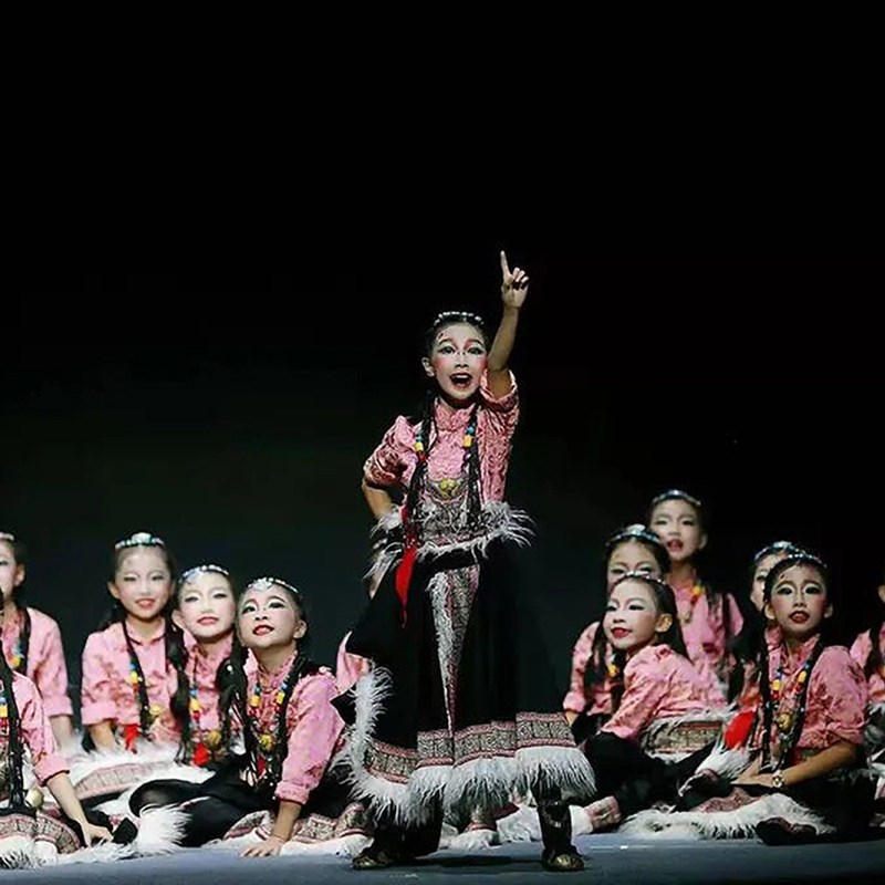女童少数民族演出服装藏族舞蹈阳光下的扎塘格少儿群舞表演服装