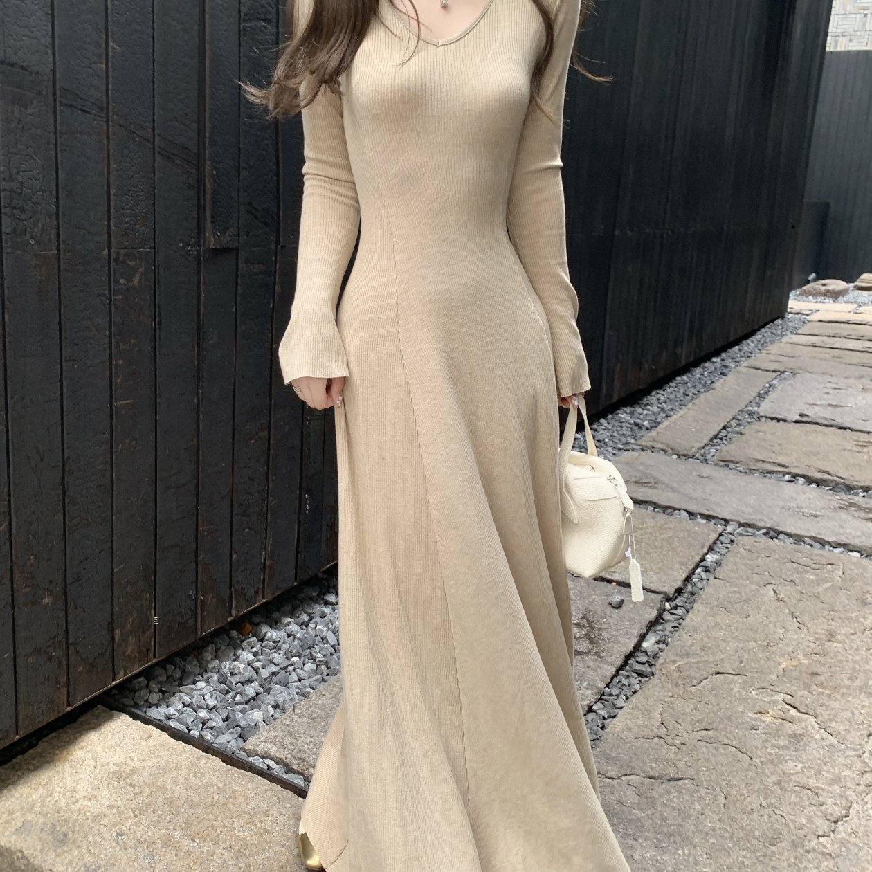 LOLLY巨好看收腰长袖针织打底连衣裙女2026秋季穿搭内搭长裙子