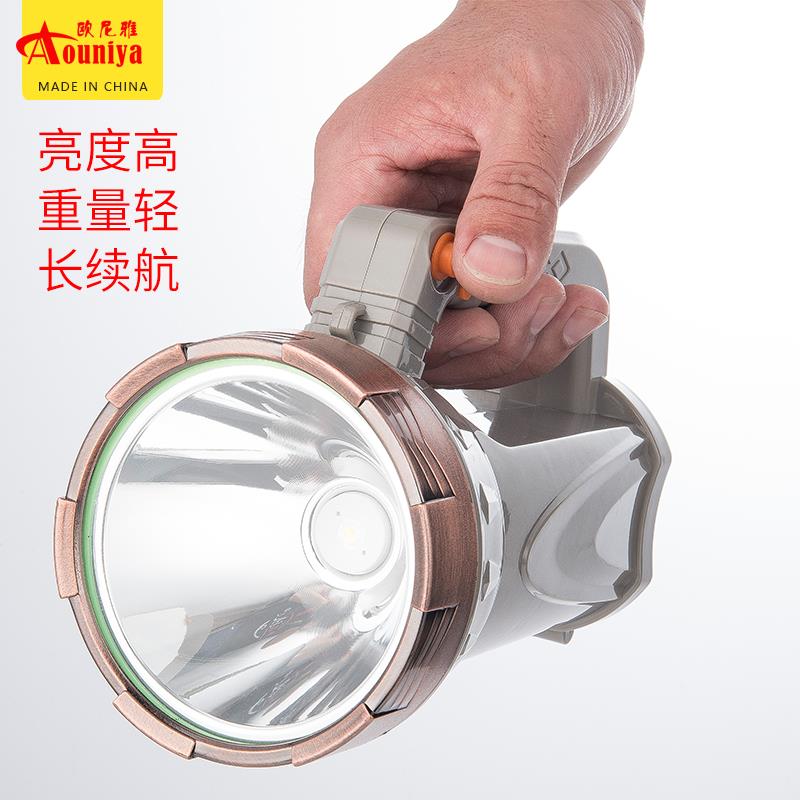 欧尼雅远程探照灯大功率手提灯超亮防水手电筒可充电家用应急包邮