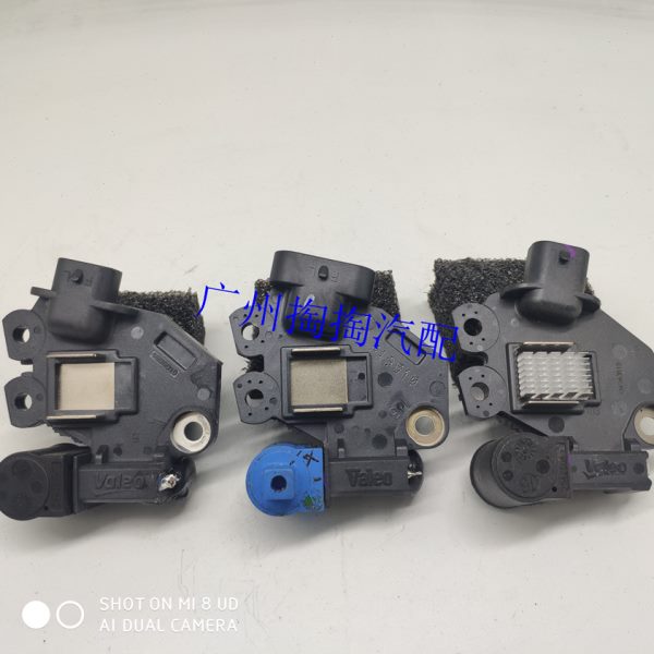适配原装新君威2.4新君越2.43.0陆尊GL8S2.43.0 英朗发电机调节器