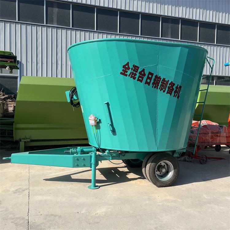 立式牵引式饲料制备机自走全混合日粮搅拌机16方TMR饲喂机