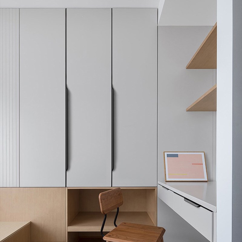 拇指侧装一门到顶衣柜门拉手通顶黑色加长门把手20/22mm门板专用