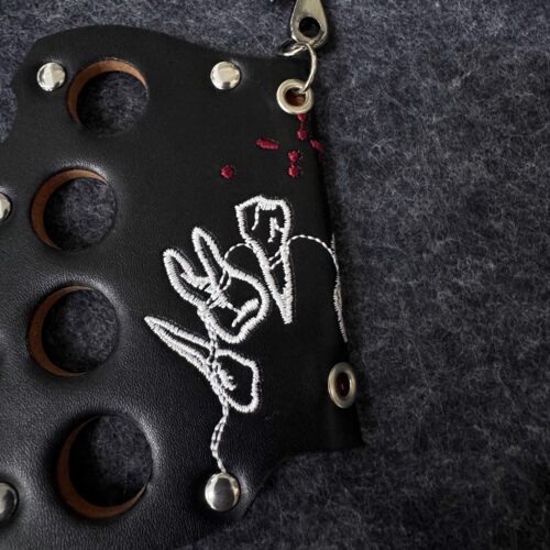 牙龈出血指虎挂饰配件包包挂件手工刺绣钥匙扣腰间配饰小众设计感