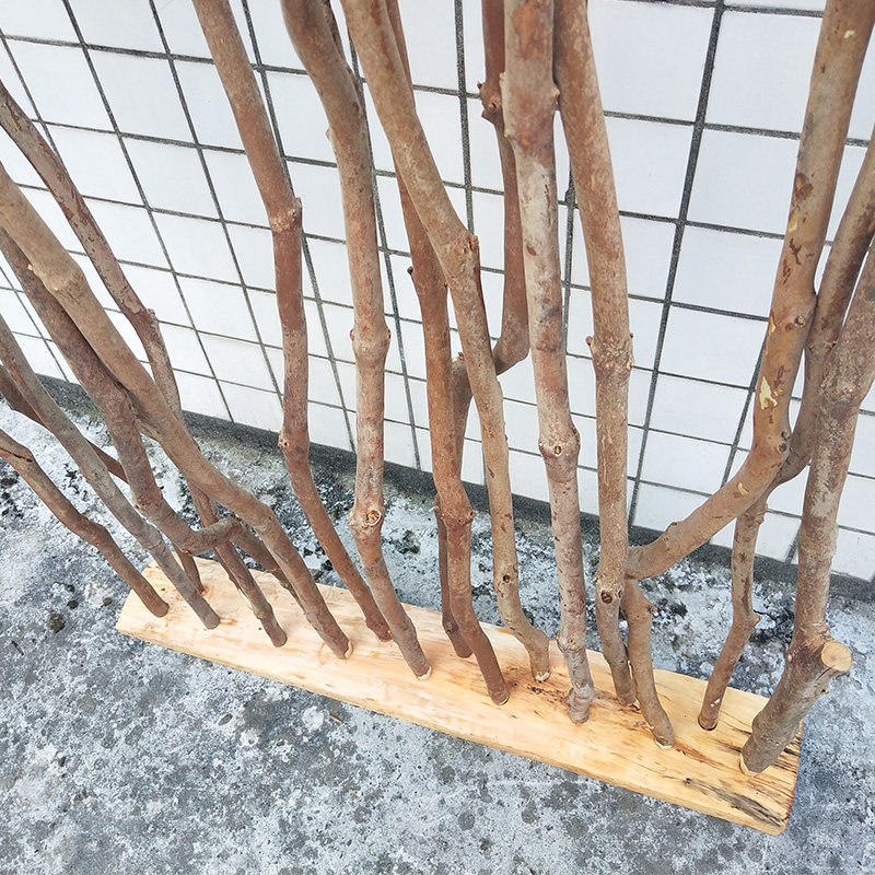 森系婚庆布置背景实木树枝装饰栅栏篱笆树杈婚礼摄影背景田园布置