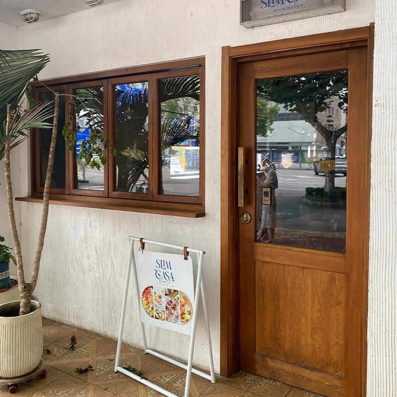 定制松木入c户门 网红店铺实木门窗 上下折叠窗 左右推拉窗 悬停