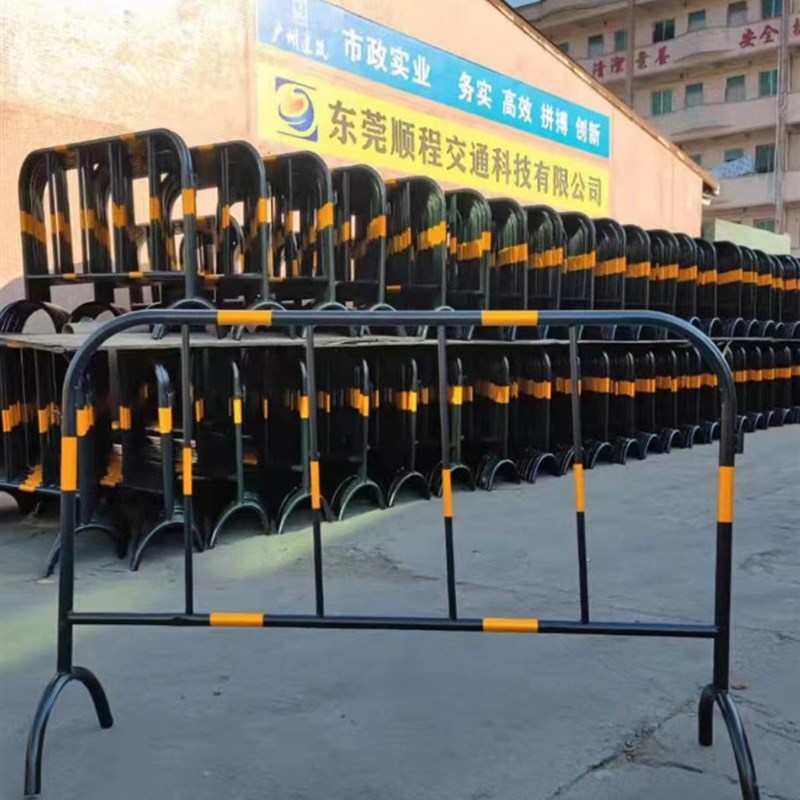 黑龙江安全防护栏围m栏栅栏镀锌管铁马护栏移动道路围挡工地临时