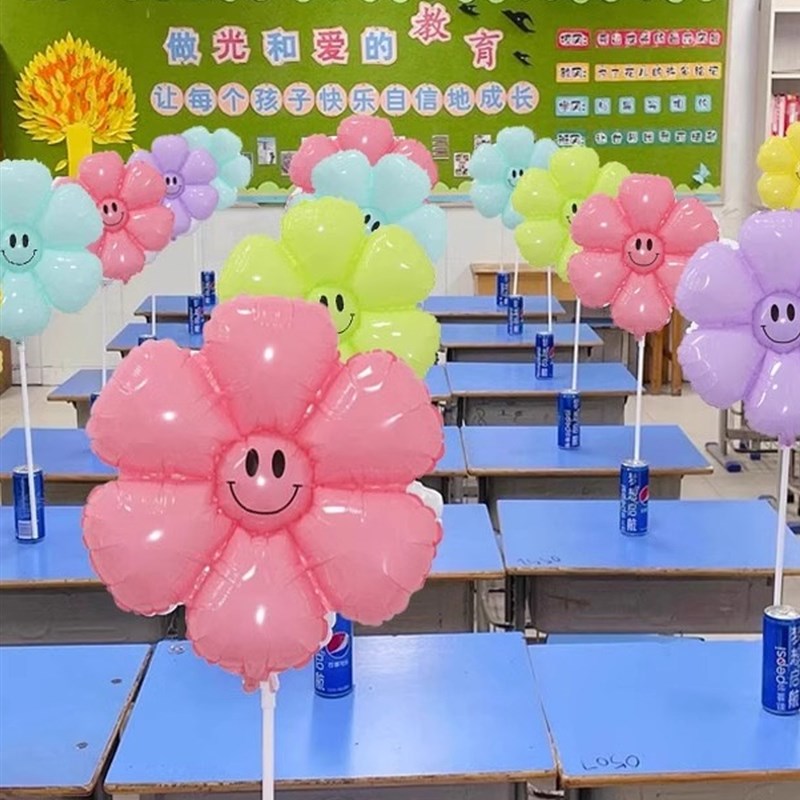 儿童节气氛气球桌子摆放书桌幼儿F园小学教室气氛雏菊装饰布置