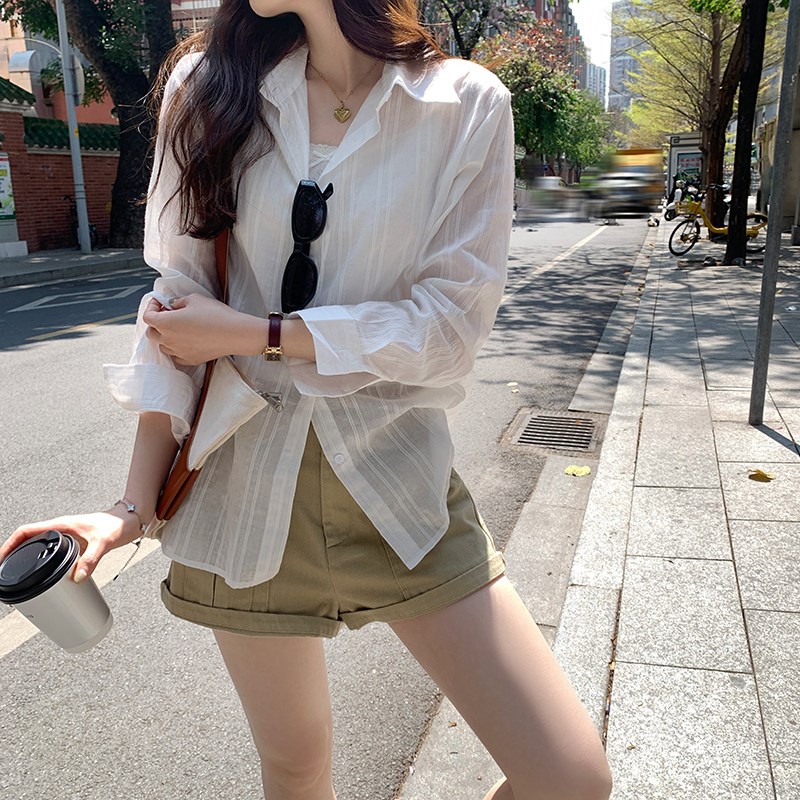 华子家 白色条纹防晒衬衫女2025夏季新款肌理感宽松长袖衬衣42547