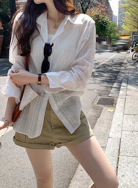 华子家 白色条纹防晒衬衫女2025夏季新款肌理感宽松长袖衬衣42547