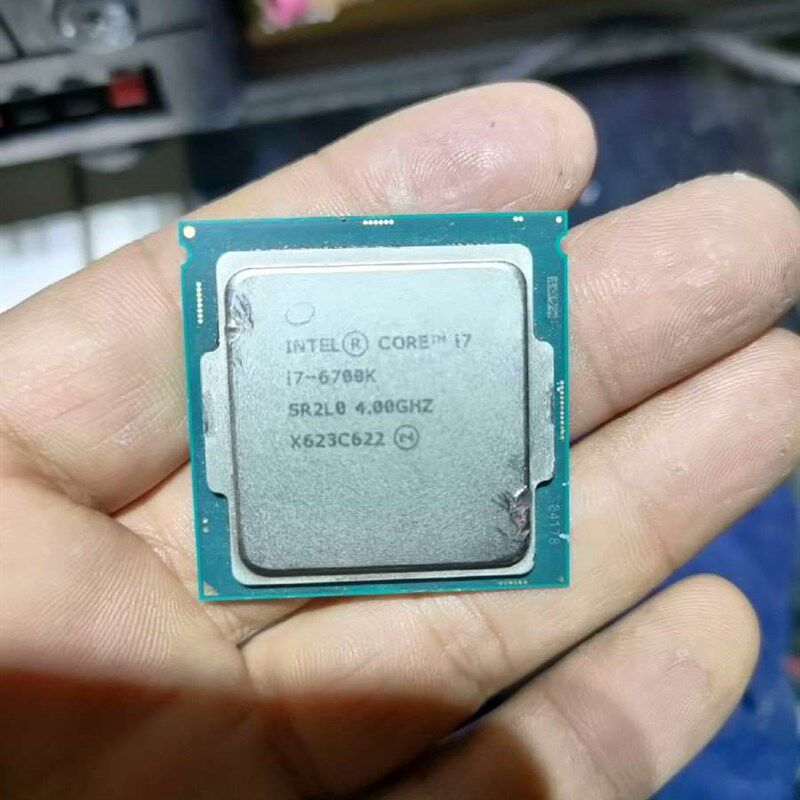 出一个cpui7-6700k,有磕碰,如图 议价