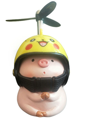 网红小猪a车载摆件可爱电动摩托平D衡自行车头盔装饰品送男女生礼