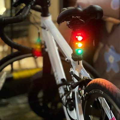 山地自行车警示灯夜间配饰防水骑行公路车红绿灯充电后尾灯小尾灯