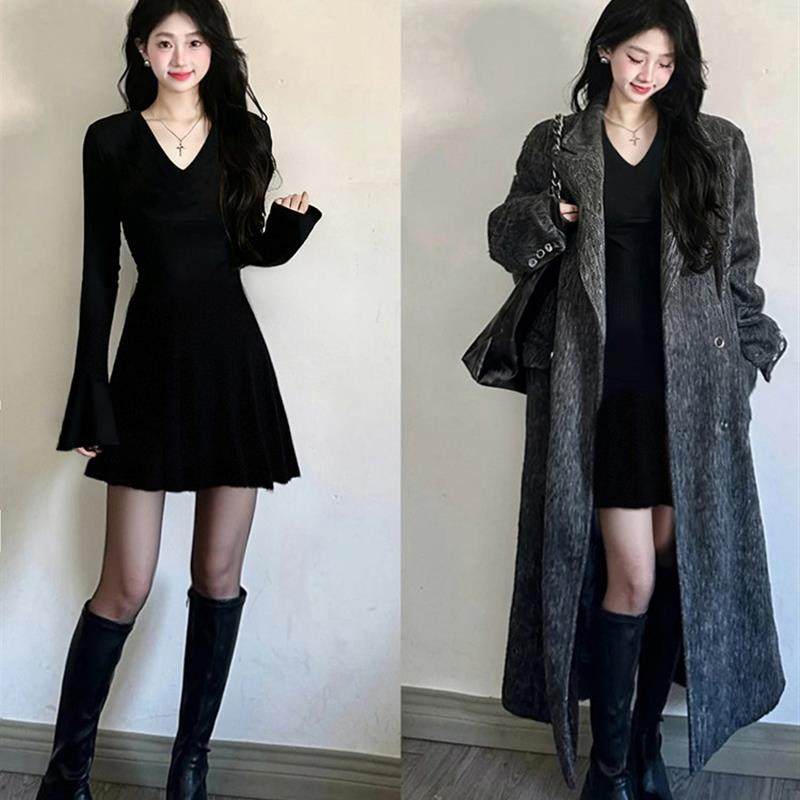 黑色长袖针织连衣裙短款女巨好看早秋冬季大衣内搭打底短裙子穿搭