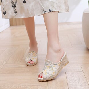 坡跟绣花鞋拖鞋2024夏季轻底手工麻编高跟鞋露趾女鞋外穿一字拖鞋