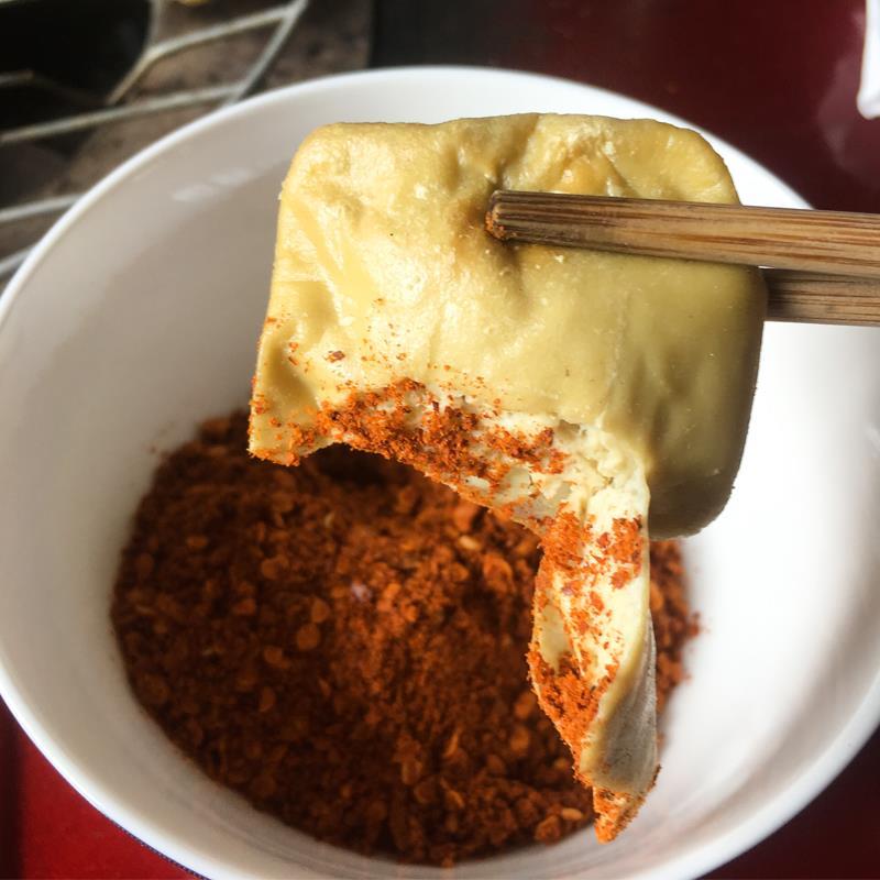 贵州特产葱花手撕豆腐干毕节大方特产小吃油炸烙锅臭豆腐碱水豆干