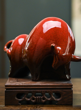 陶瓷生肖牛摆件中式招财转运红色牛动物家居客厅书房办公桌面摆放