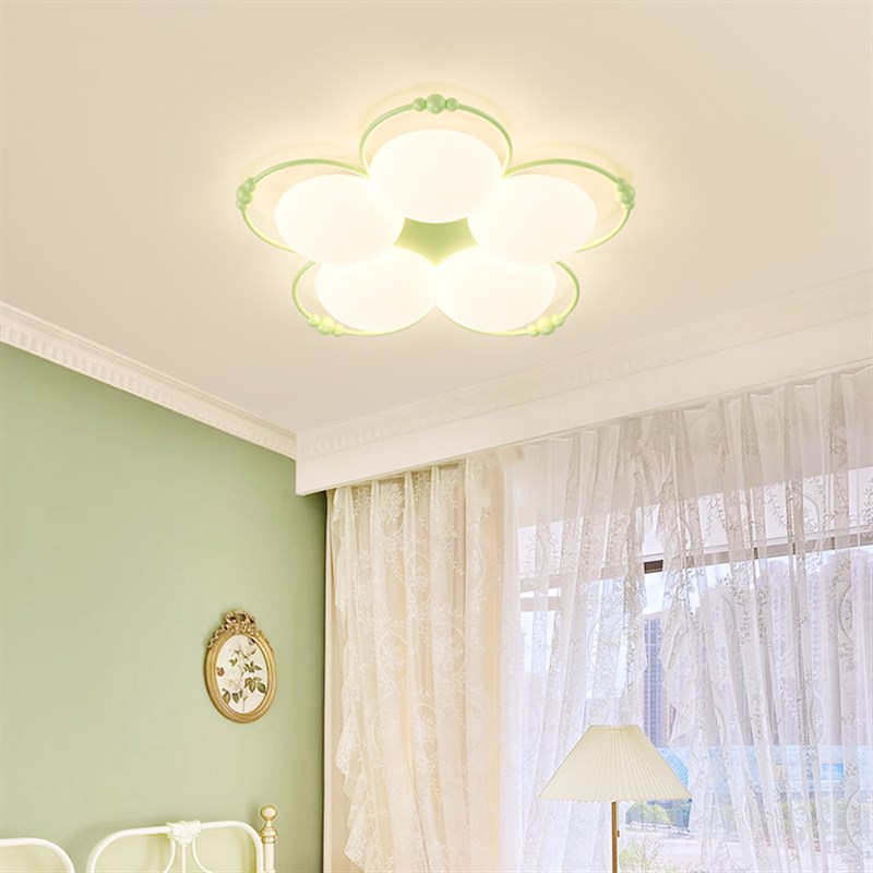 2025年新款卧室灯简约现代法式奶油风大气儿童房书房花瓣护眼吸顶