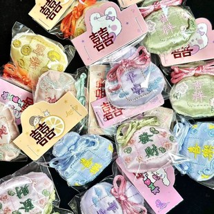 结婚婚礼退场小众抛洒娃娃香囊胸针伴手礼