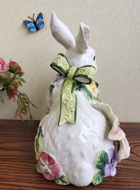 出口精品陶瓷百合花兔子摆件欧式电视柜玄关兔子生日礼物装饰摆件