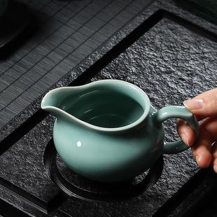 青瓷公道杯大号弟窑手工龙泉陶瓷匀杯功夫茶具带手柄茶道配件家用