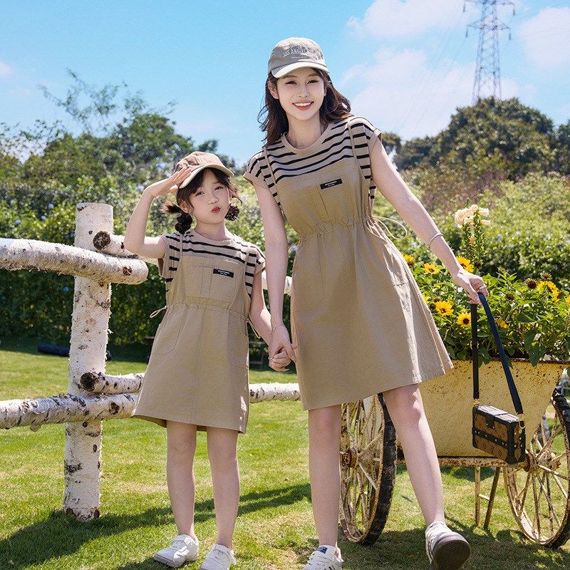 不一样的亲子装夏装母女母子洋气夏季休闲装一家三四口时尚家庭装