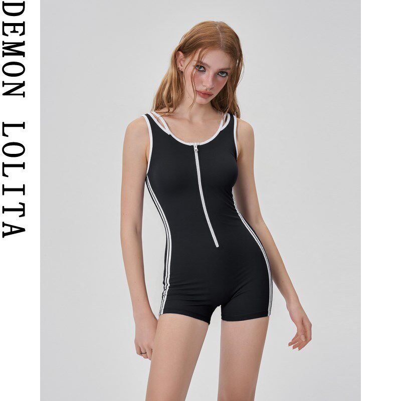 运动连体泳衣女2025新款黑色高级感显瘦遮肚保守平角度假温泉泳衣