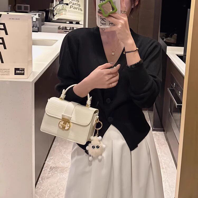 2026新款凯旋门小方包白色女包单肩斜挎包高级感赵露思同款包包