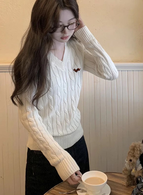 白色一字肩麻花针织套头毛衣女秋冬季慵懒气质修身中长款百搭上衣