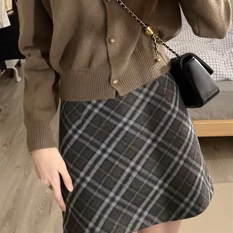 大码微胖MM毛呢半身裙秋冬复古格子短裙女高腰斜格纹包臀a字裙子