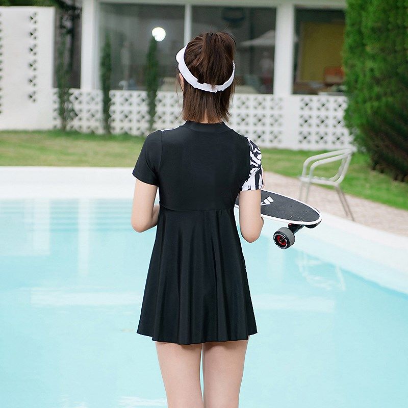 大码泳衣女200斤胖妹妹遮肚子连体裙式宽松显瘦泡温泉保守泳装