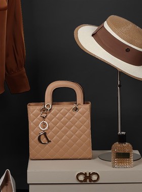 轻奢样板房衣帽间装饰品摆件衣柜展厅软装棕色高跟鞋收纳箱包套装